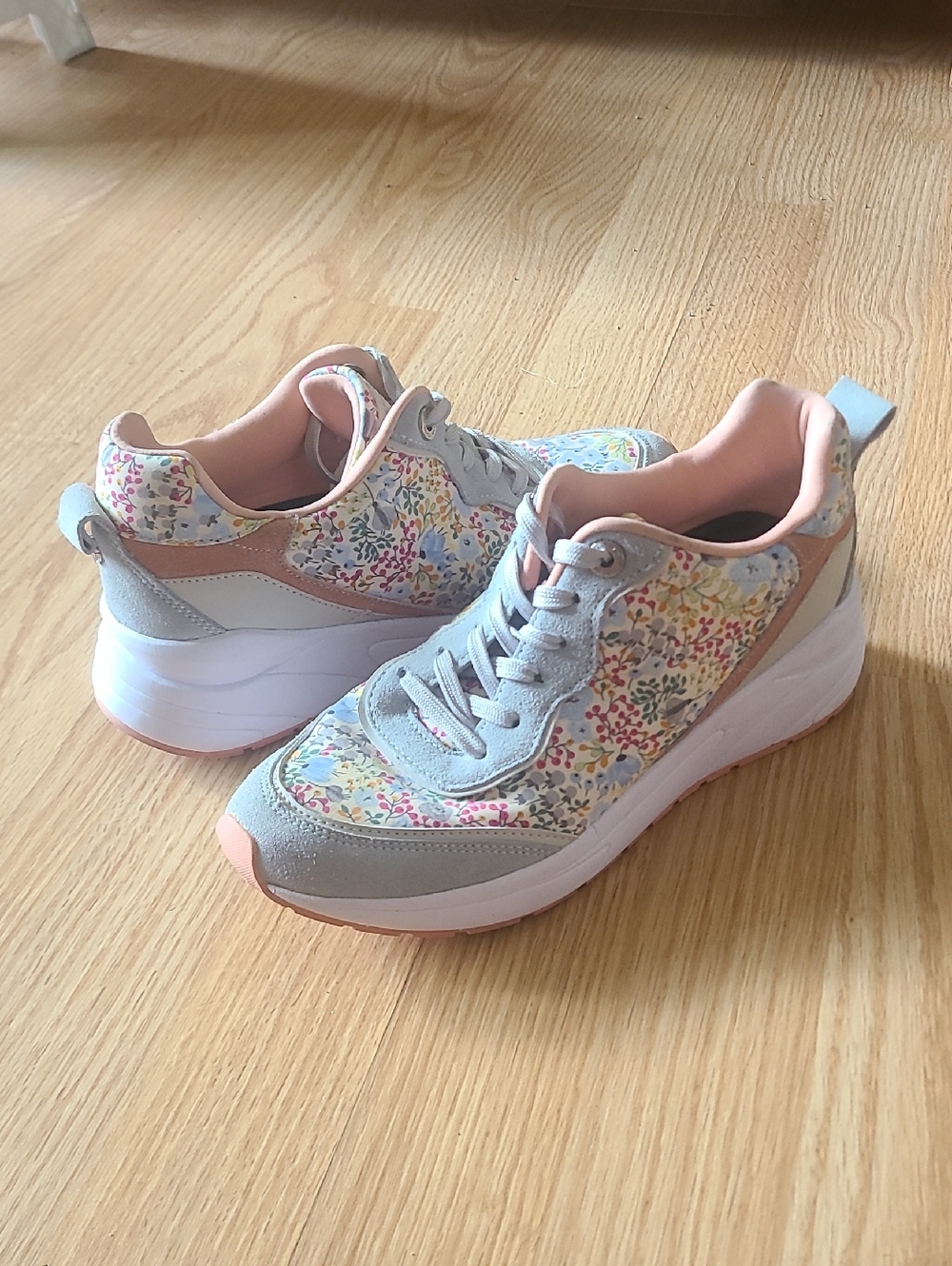 Floral Women's 9 Hidden Heel Sneakers